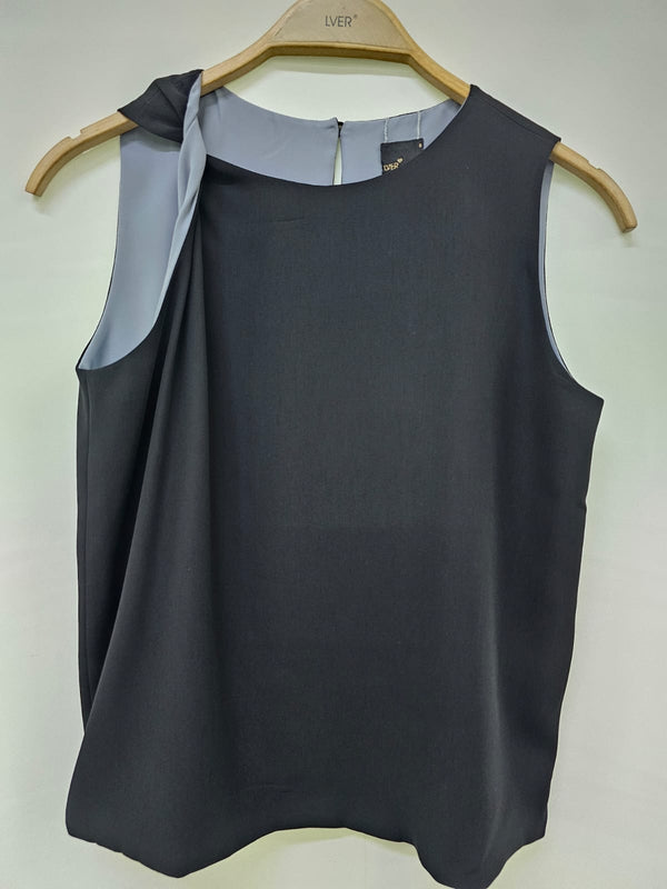 Verse Twist Sleeveless Top in Black